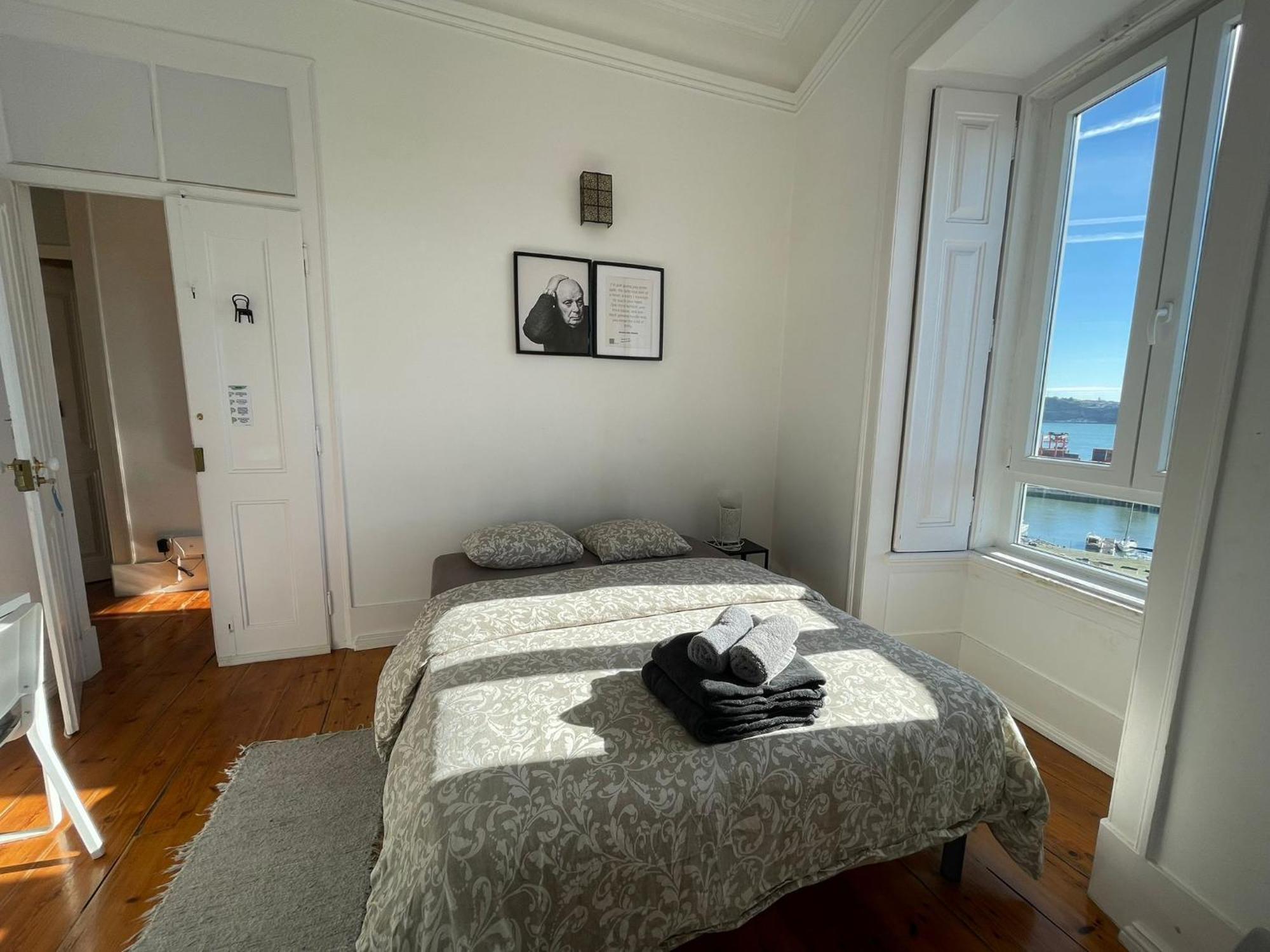 Embassy Arriaga Private Elegance Rooms In Stylish Shared Apartment Lisbon Exterior photo