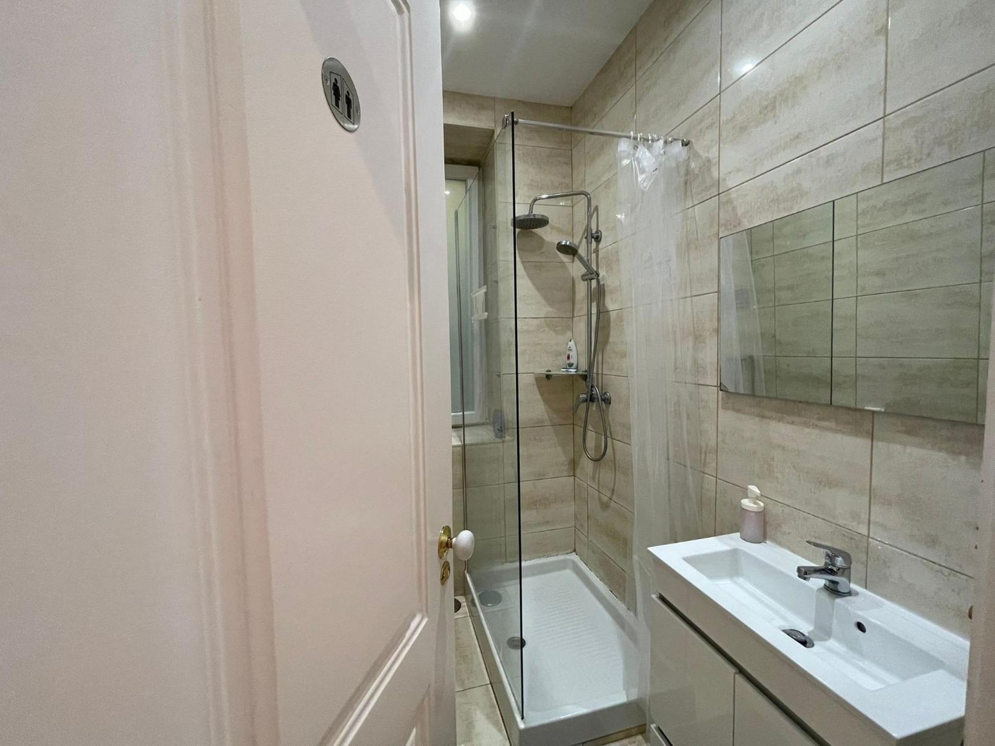Embassy Arriaga Private Elegance Rooms In Stylish Shared Apartment Lisbon Exterior photo